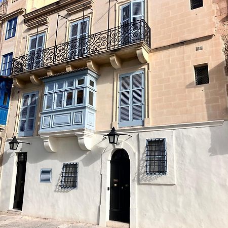 Prestigious Pied A Terre Wignacourt With Views Apartment Valletta Bagian luar foto
